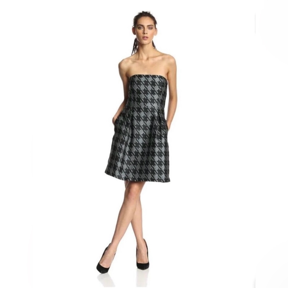 Classic Trina Turk Strapless hounds tooth Navy and Gray Dress